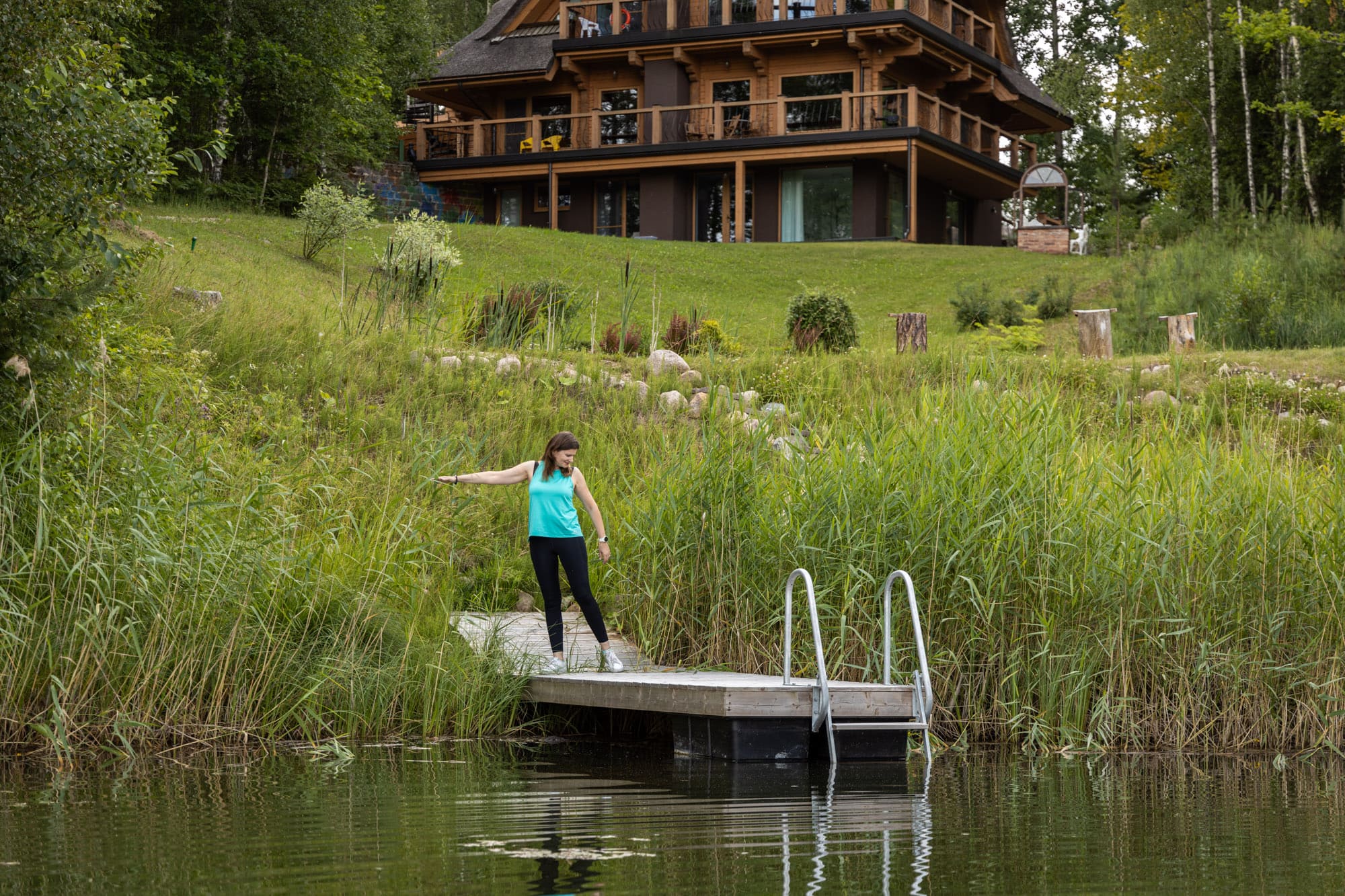 Wellness retreat communal dining — solo travellers connecting at retreat