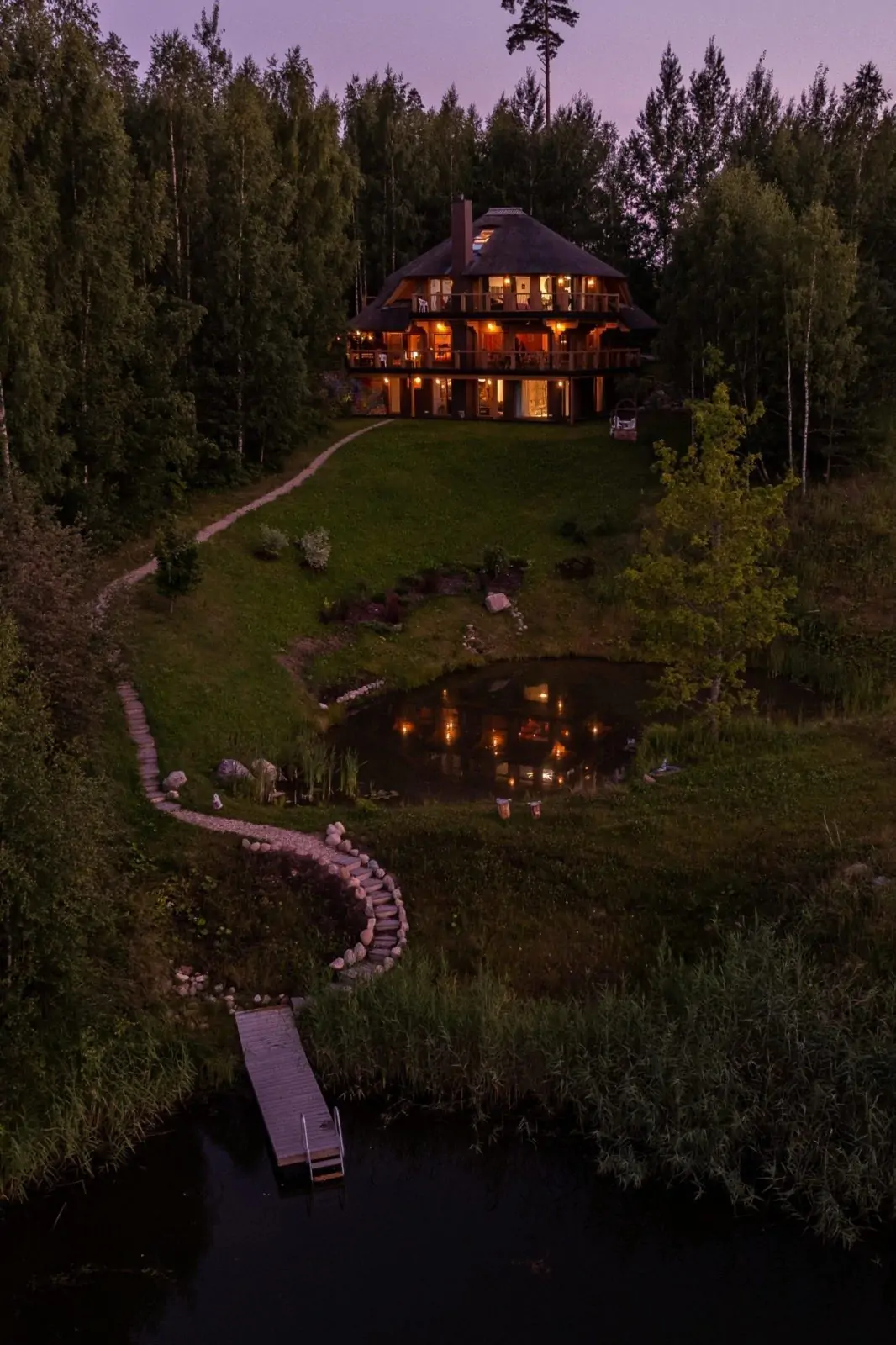 Narbuli Retreat House in the evening